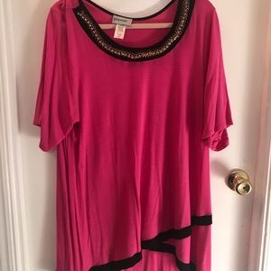 Pink size 2X gorgeous top also have it in blue.  Make me a offer!!!